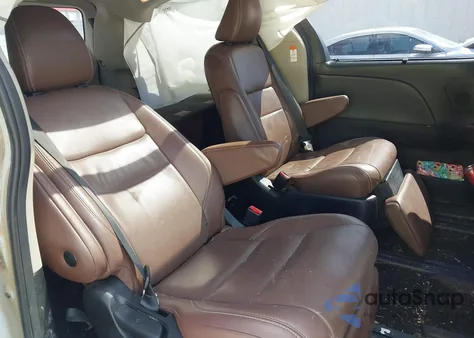 2019 Toyota Sienna Limited Premium 7 Passenger z USA, uszkodzony, nr VIN 5TDYZ3DC4KS967631